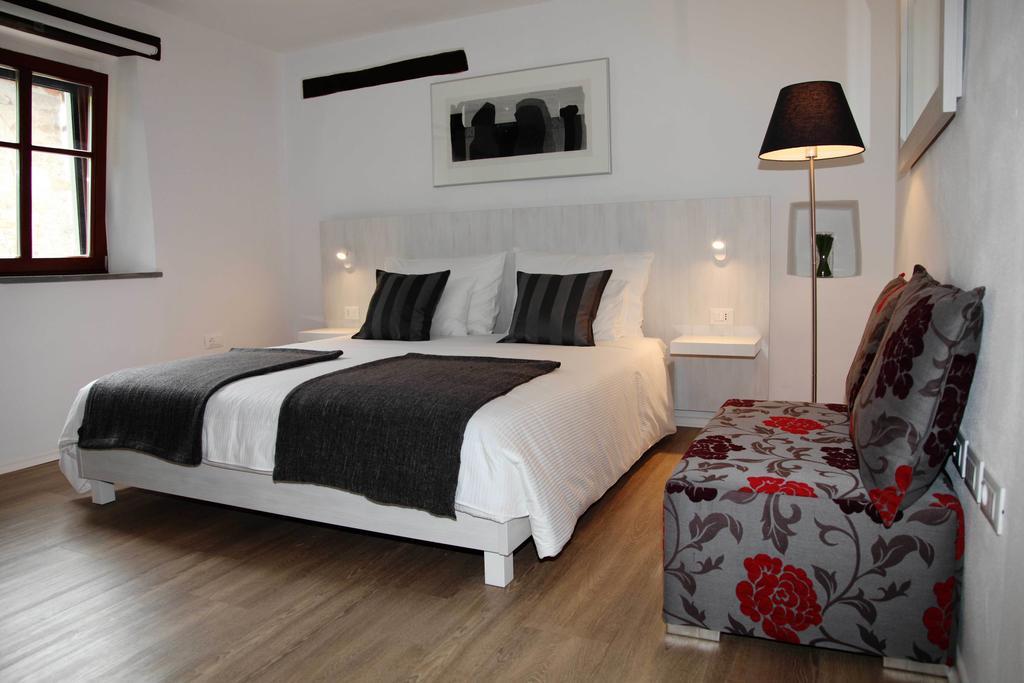 Boutique Hotel Dvor Dobrovo Værelse billede